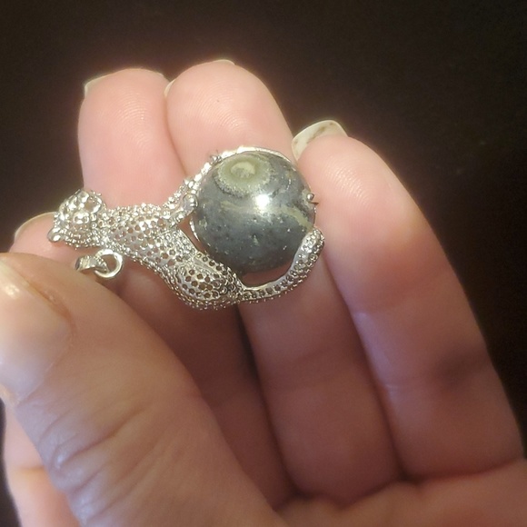 New Silver Wrapped Kambaba Jasper Leopard Pendant. - Picture 7 of 8
